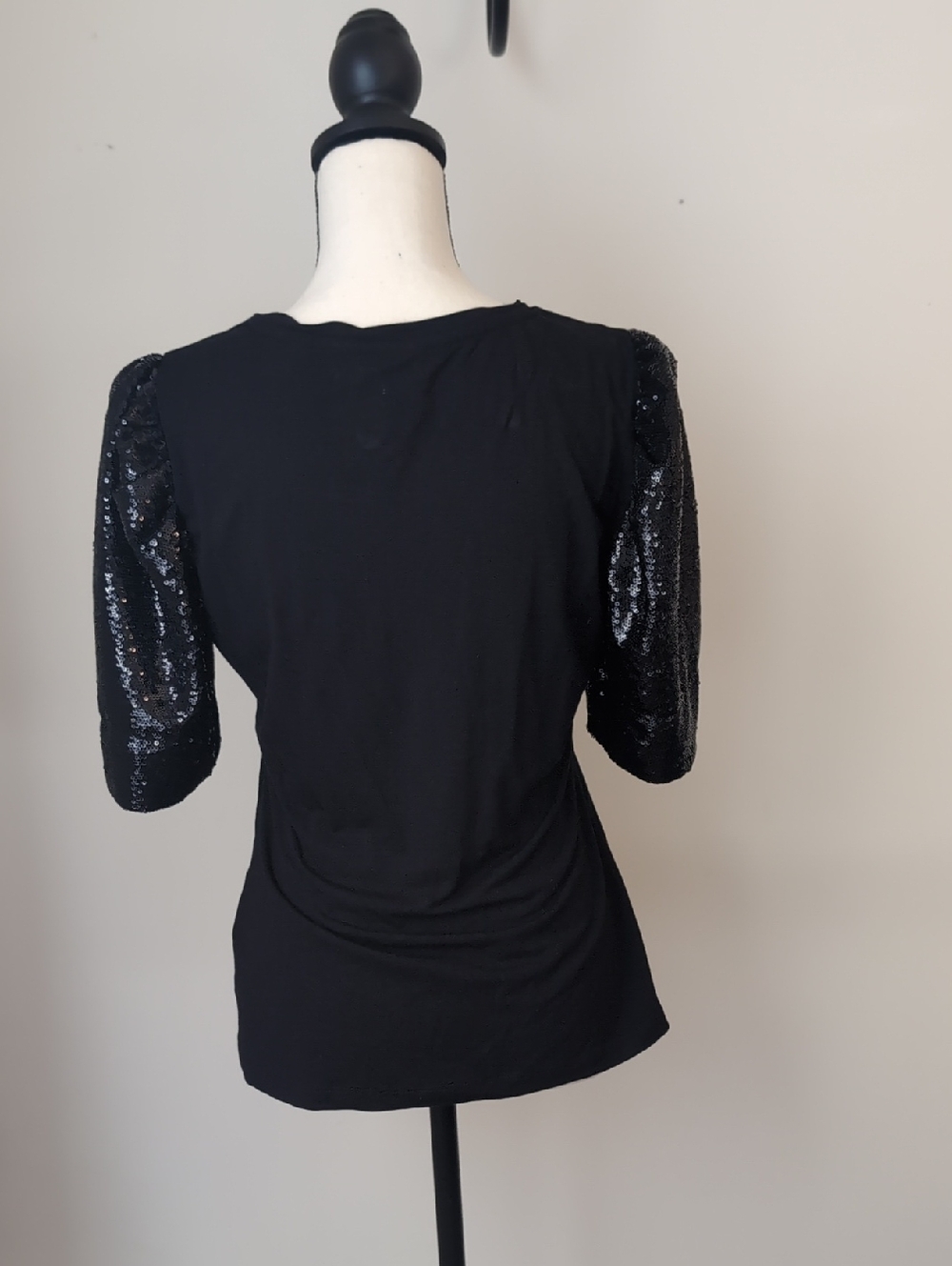 Elie Tahari Black Sequin Puff Sleeve Tee - Picture 2 of 4